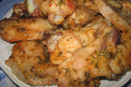 Крылышки куриные в майонезно-укропном соусе.