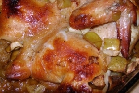Фото к рецепту: Курица в яблоках