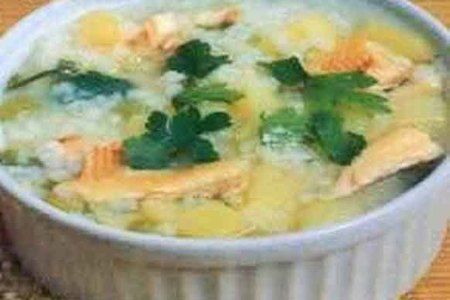 Рисовый суп с кусочками рыбки