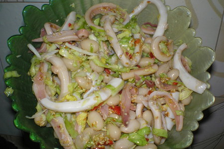 Фото к рецепту: Салат с кальмарами „весенний”