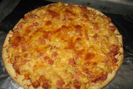 Фото к рецепту: Пицца с квашеной капустой