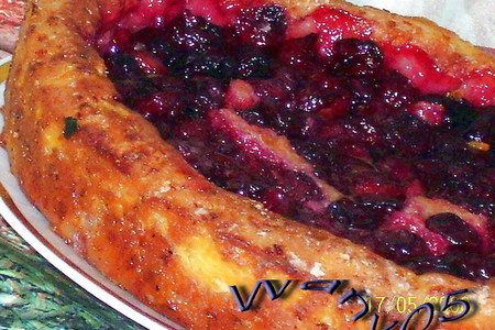 Фото к рецепту: Открытый пирог  с вишней