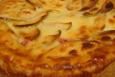 Фото к рецепту: Яблочно - малиновый двухэтажный французский пирог