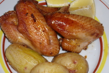 Куриные крылышки в духовке с картофелем