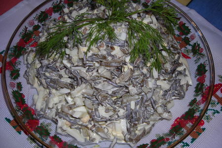 Салат из морской капусты с яйцами  и маринованными огурцами (мой вариант)