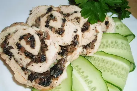 Куриный рулет с шампиньонами