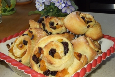Фото к рецепту: Английские булочки с фруктами