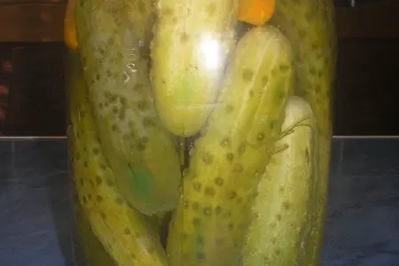 Огурцы с морковкой