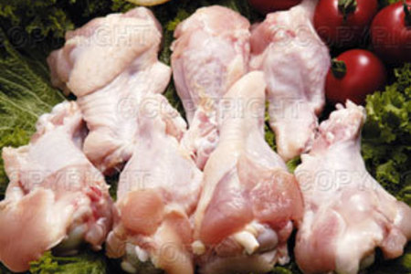 Фото к рецепту: Картофель, запеченный с куриными ножками