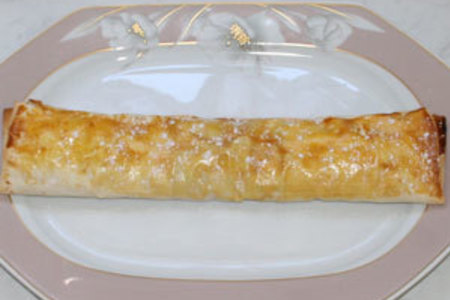 Фото к рецепту: Пирог из слоеного теста сладкий