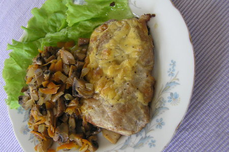 Фото к рецепту: Запечённые свиные кусочки шейного карбонада в французской горчице.