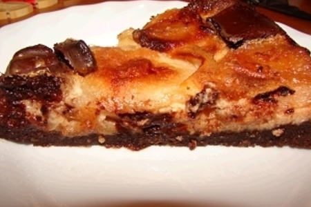 Фото к рецепту: Яблочный пирог с шоколадом