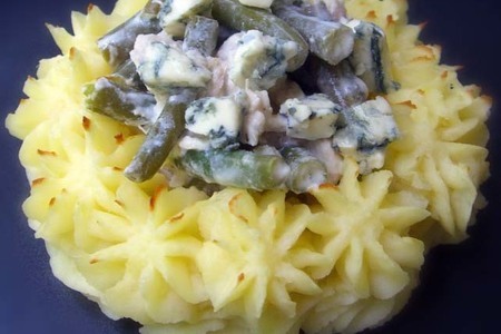 Фрикасе из курочки с зеленой фасолью и голубым сыром
