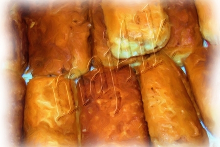 Фото к рецепту: Жаренные пирожки из слоёного теста с необычной начинкой