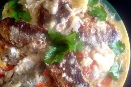 Хек молочный с  овощами   в масляно -сметанной заливке