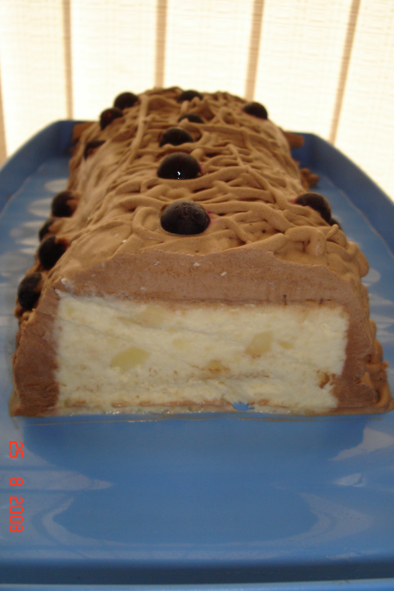 Мороженое ананасовое