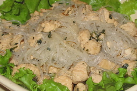 Фото к рецепту: Восточный салат с курицей