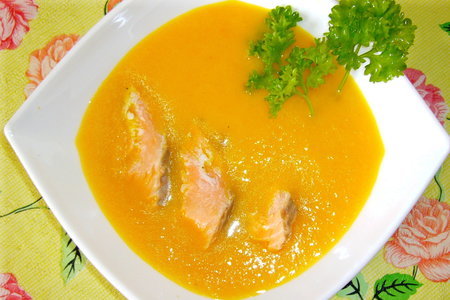 Фото к рецепту: Суп-пюре с рыбой оранжевый