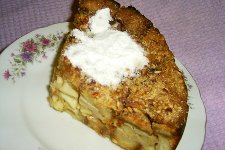 Фото к рецепту: Запеканка из яблок и сухарей