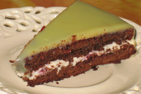 Шоколадный пирог с имбирем и тортик из него.