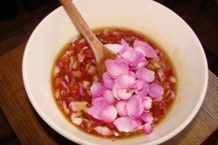 Фото к рецепту: Медовая чайная роза