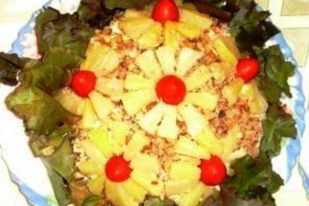 Фото к рецепту: Слоенный салат с курицей и виноградом от tiffany