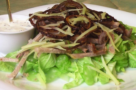 Фото к рецепту: Салат с сельдереем и бужениной