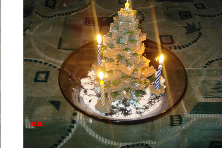 Фото к рецепту: Новогодняя елка (из хлеба)