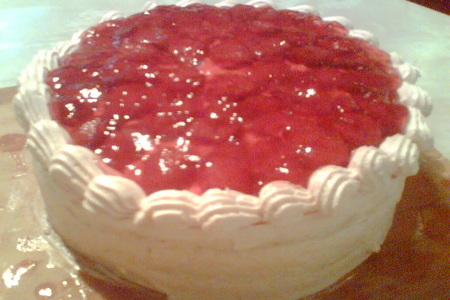 Фото к рецепту: Йогуртовый ягодный торт