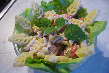 Фото к рецепту: Салат  (nudelsalat)из макарон с тунцом