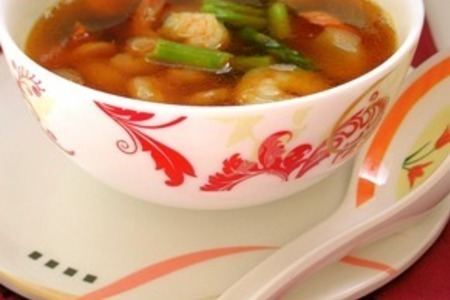 Фото к рецепту: Суп с креветками в китайском стиле