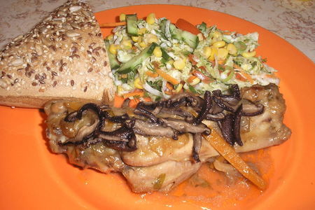 Фото к рецепту: Крылья индюшки с грибами шитаки