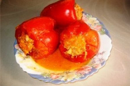 Фото к рецепту: Фаршированный перец в томате и сметане