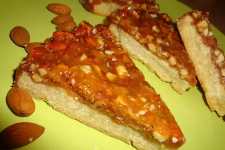 Пирог с миндалем и медом
