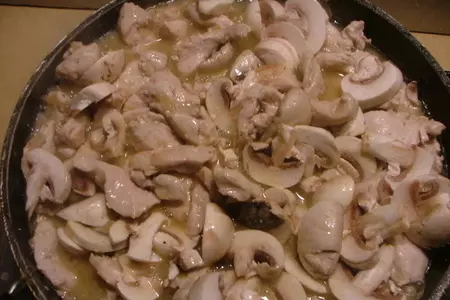 Куриное филе в соусе из сливок и шампанского