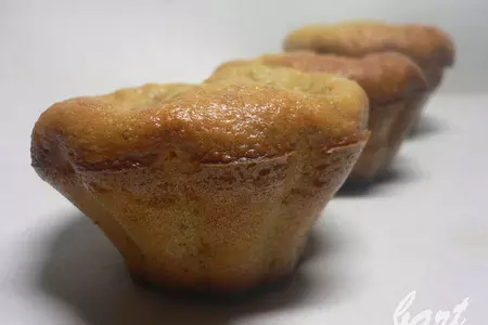 Банановые маффины с кленовым сиропом.