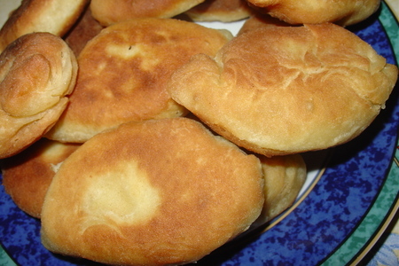 Фото к рецепту: Пирожки с картошкой и жареным луком   .