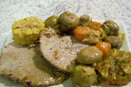 Фото к рецепту: Мясо в казане с овощами