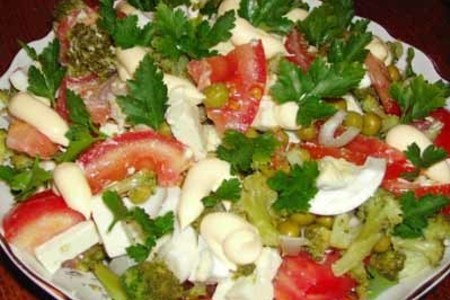 Салат с брокколи и фетой