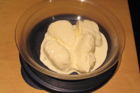 Фото к рецепту: Лимонное мороженое с имбирем