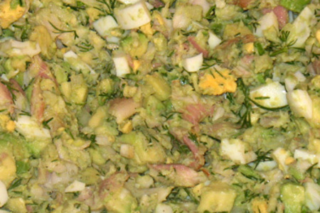 Фото к рецепту: Салат из авокадо и копченой форели