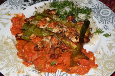 Фото к рецепту: Куринная решеточка  в томатном соусе