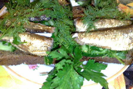 Бутерброды со шпротами и зеленью