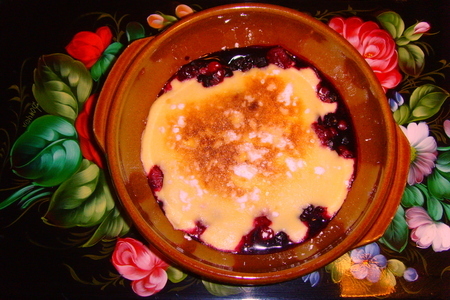 Фото к рецепту: Запеканка из красных ягод под кремом сабайон