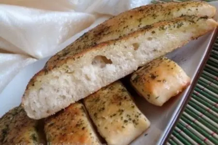 Чесночно хлебные пальчики