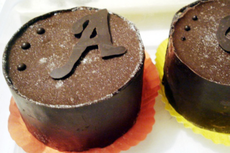 Именные шоколадно-амареттные пироженки