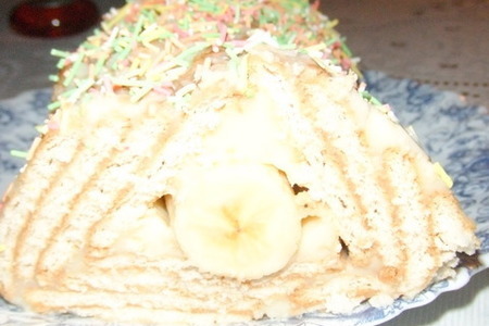 Фото к рецепту: Банановый торт - пирамида