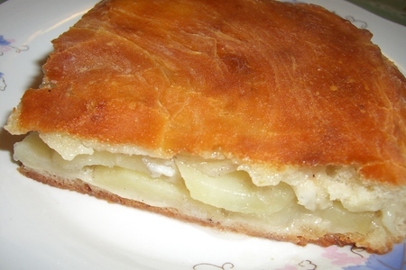 Фото к рецепту: Пирог с картофелем и пангасиусом