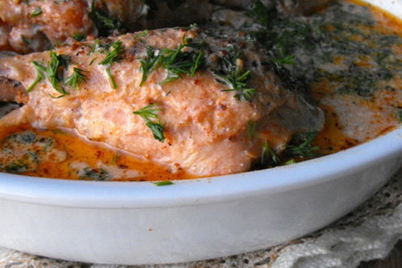 Фото к рецепту: Окорочка в сметанно-аджичном соусе