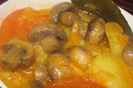Фото к рецепту: Рагу из шампиньонов и овощей